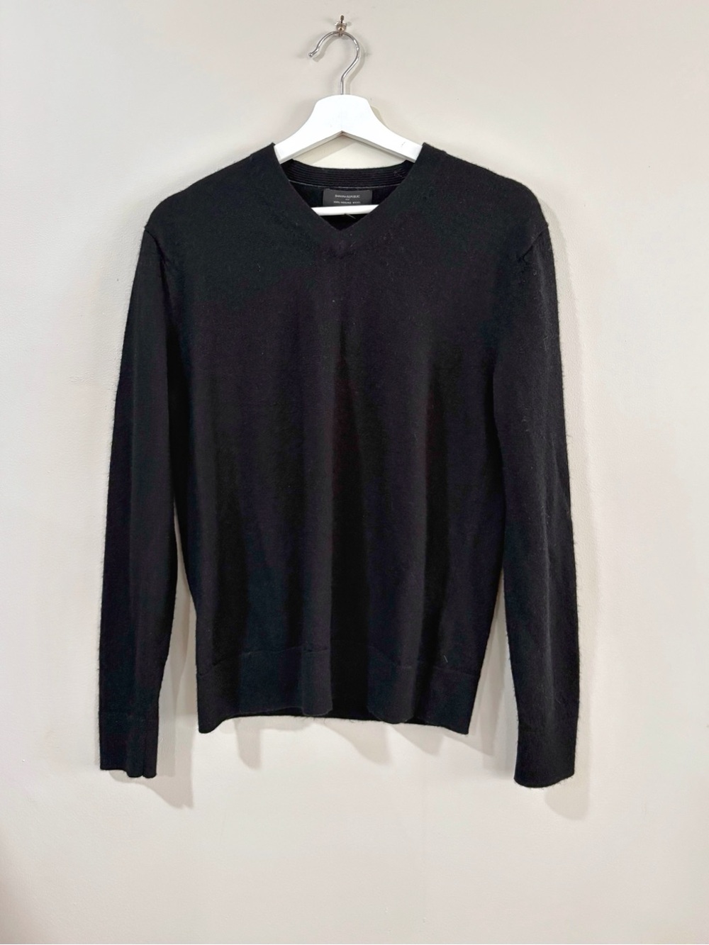 Banana Republic Men’s Black Merino Wool V-Neck Sweater S Minimalist Quiet Luxury